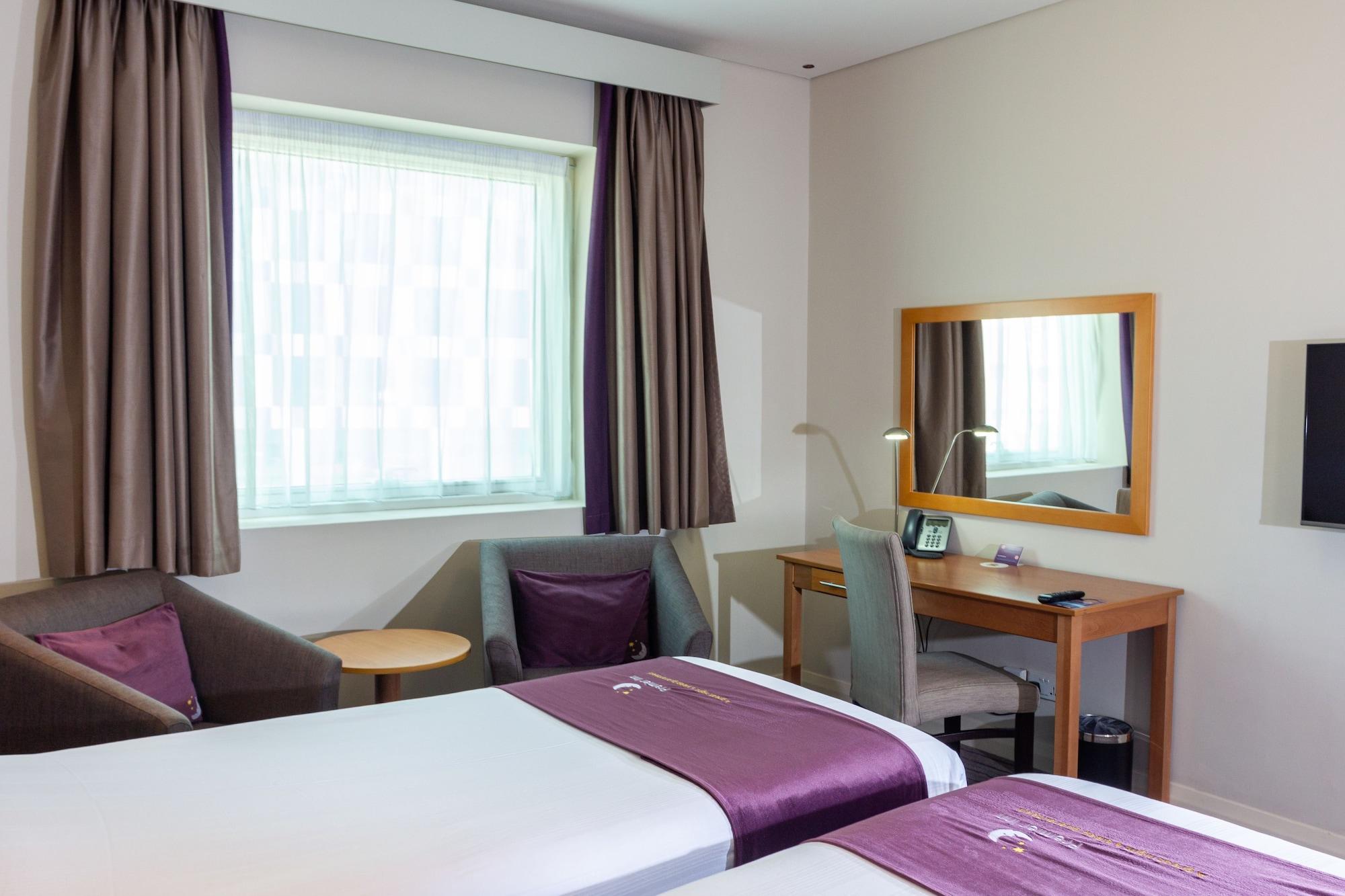 Premier Inn Abu Dhabi Airport Business Park Exterior photo